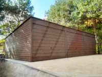 Garaż blaszany trzystanowiskowy orzech 9m x 6m spad do tyłu