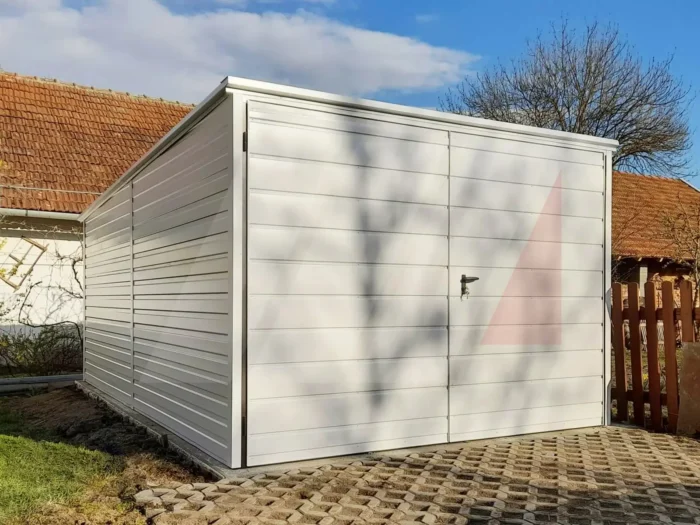 Garaż blaszany biały spad do tyłu 3m x 5m brama dwuskrzydłowa - obrazek 1