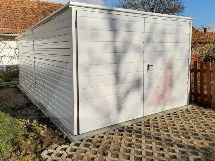 Garaż blaszany biały spad do tyłu 3m x 5m brama dwuskrzydłowa - obrazek 3