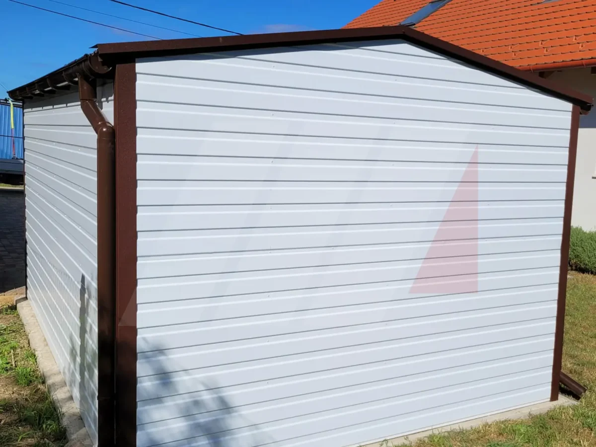 Domek ogrodowy biały dwuspadowy 3m x 4m drzwi brąz