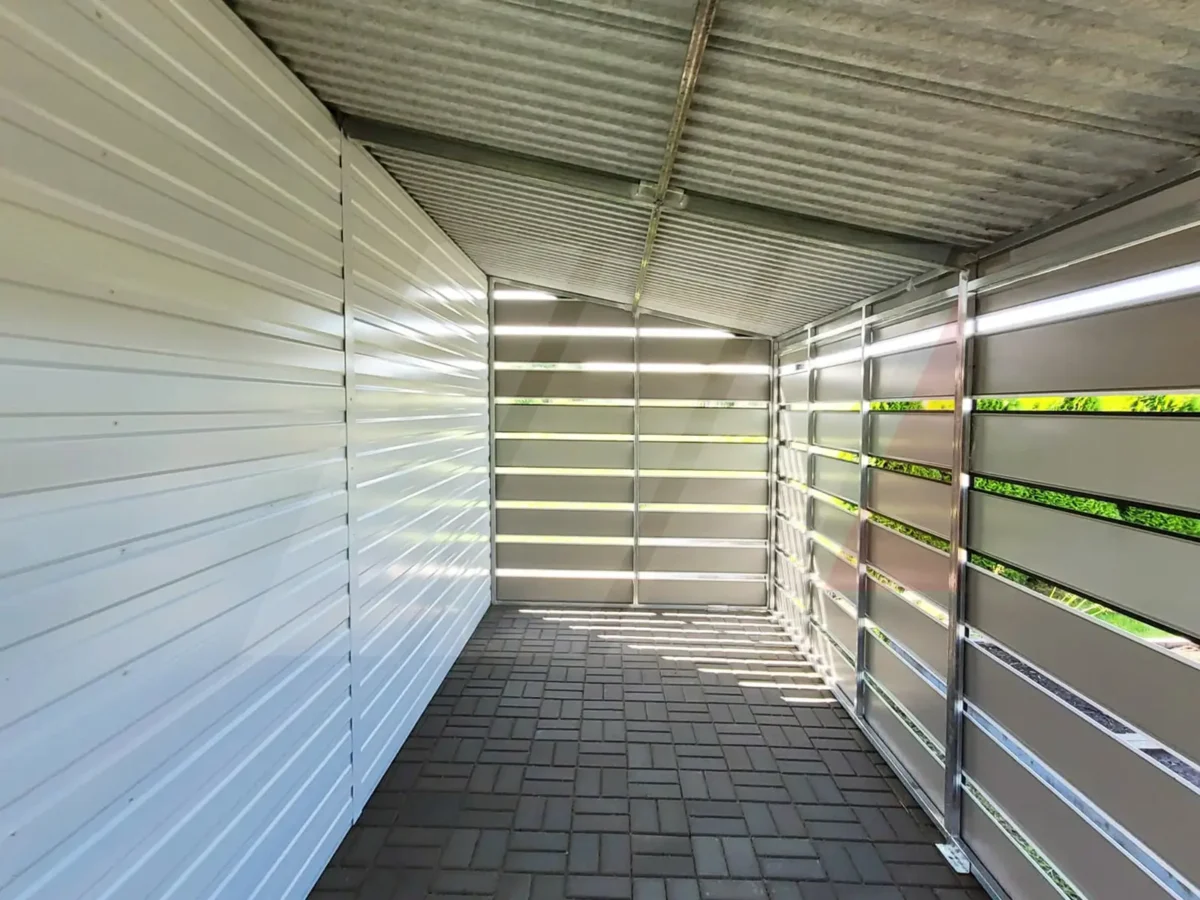 Garaż blaszany biały 9m x 6m pomieszczenie gosp. 2m x 6m