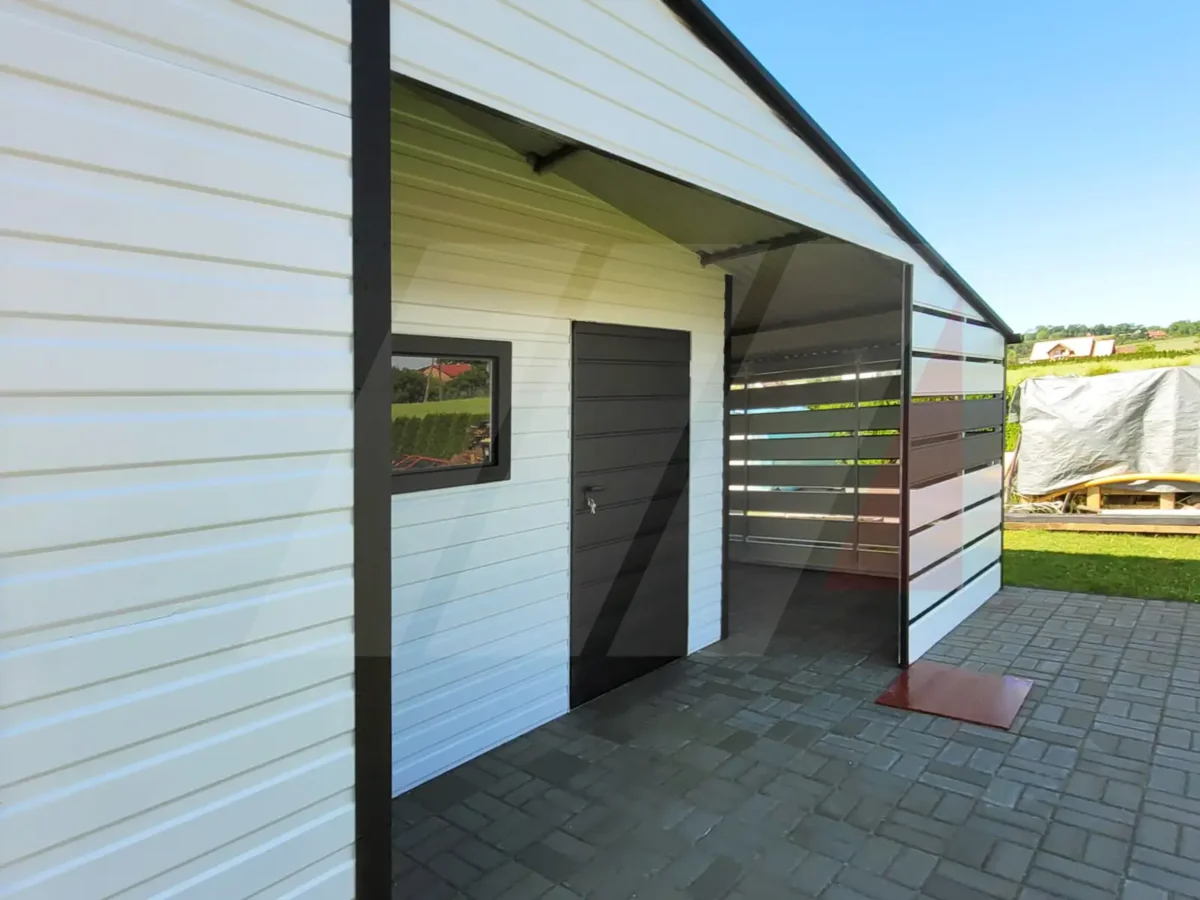 Garaż blaszany biały 9m x 6m pomieszczenie gosp. 2m x 6m