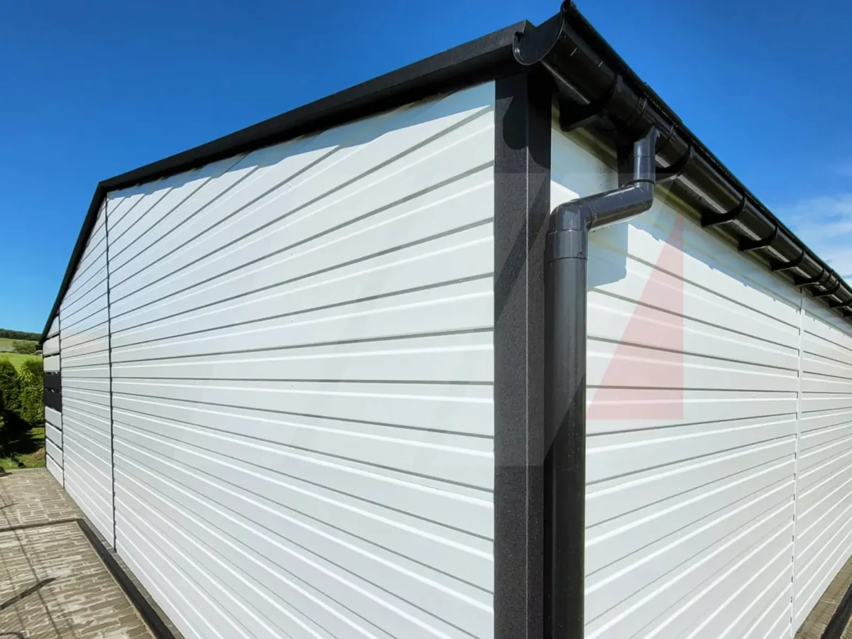 Garaż blaszany biały 9m x 6m pomieszczenie gosp. 2m x 6m