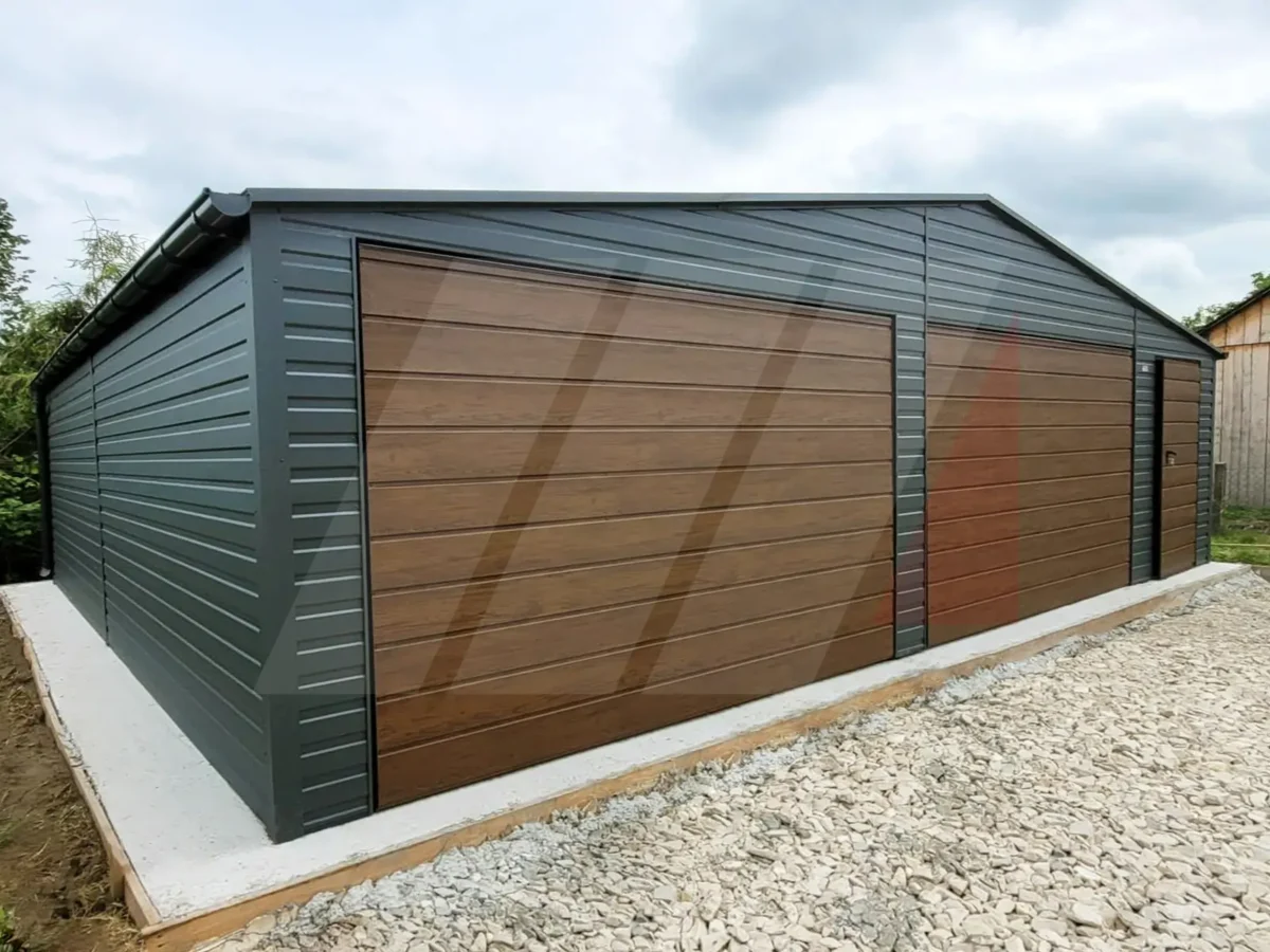 Garaż blaszany dwuspadowy grafit 8m x 5m bramy i drzwi orzech