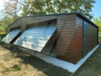 Garaż blaszany dwustanowiskowy orzech 8.5m x 6m bramy grafit